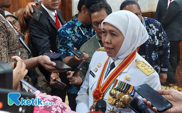 Foto Gubernur Khofifah saat ditemui usai Upacara, Kamis (17/8/2023).(Foto: Husni Habib/Ketik.co.id)