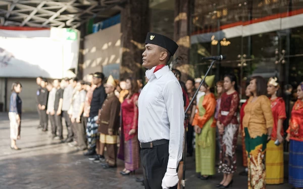 Rayakan Hari Kemerdekaan, Grand Dafam Gelar Upacara dengan Pakaian Adat