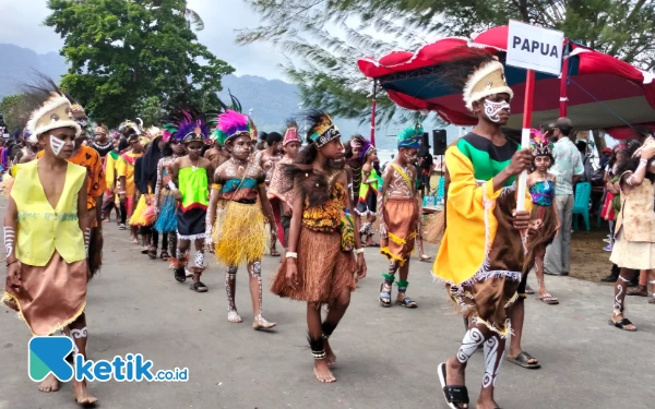 Foto Peserta yang mengikuti karnaval perayaan HUT Kemerdekaan RI Ke-78 di Kaimana (foto La Jen)