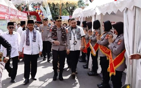 Thumbnail Berita - Kapolda Jabar Hadiri Pameran UMKM dan Kirab Kebangsaan Merah Putih