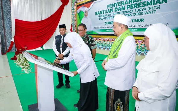 Thumbnail Tingkatkan Pemanfaatan EBT, Gubernur Khofifah Masifkan Pembangunan PLTS