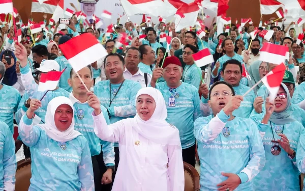 Foto Gubernur Khofifah bersama para ASN se-Madura di wilayah Bakorwil V. (Foto: Humas Pemprov Jatim)