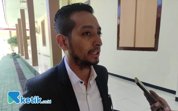 Foto Kuasa hukum penggugat, Achmad Wachdin menjelaskan jika kliennya mempertanyakan keabsahan pemberhentiannya sekaligus status salah satu tergugat sebagain Ketua Pembina YYM.