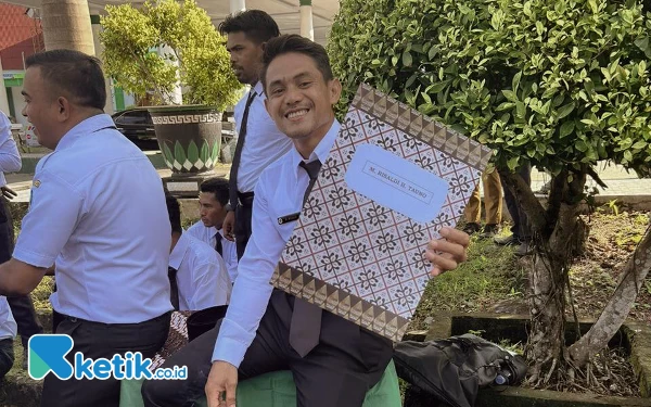 Ical, Pemilik Akun Yakis Bacan Terima SK PPPK dari Bupati Halsel, Bersyukur Jadi Nakes di Puskesmas