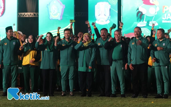 Foto Forkopimda Jatim beserta pimpinan daerah tuan rumah penyelenggara Porprov VIII tahun 2023 gaungkan semangat dan kekompakan lewat foto