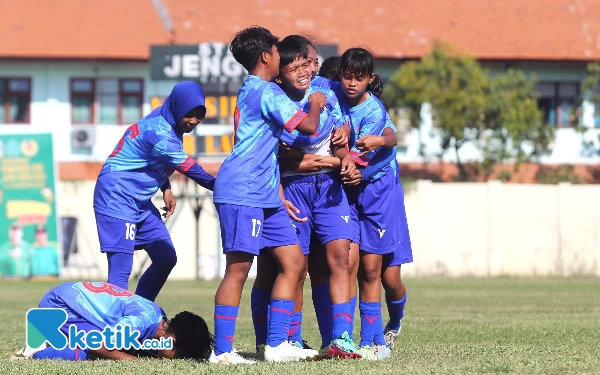 Thumbnail Berita - Rusdianna Sari Brace, Sepak Bola Putri Sidoarjo Melaju ke Final