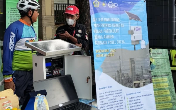 Foto Alat pemantau udara ciptaan mahasiswa Departemen Teknik Instrumentasi ITS saat diperkenalkan pada kegiatan Car Free Day di Kabupaten Gresik. (Foto: Humas ITS)