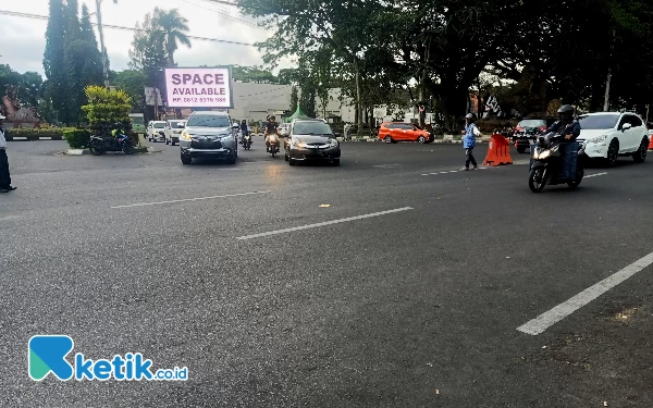 Foto Tiga markah jalan yang terdapat di Jalan Trunojoyo. (Foto: Lutfia/Ketik.co.id)