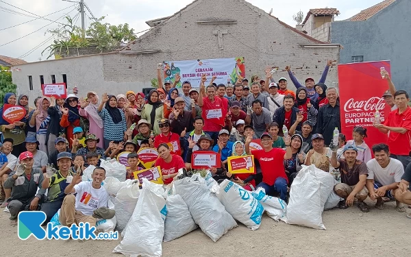 Thumbnail Coca-Cola Europacific Partners Indonesia Aksi Bersih Sampah Serentak di 10 Kota