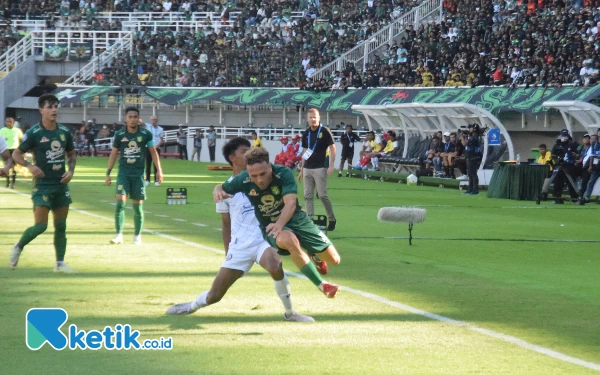 Atmosfer Pertandingan Derby Jatim Persebaya vs Arema FC