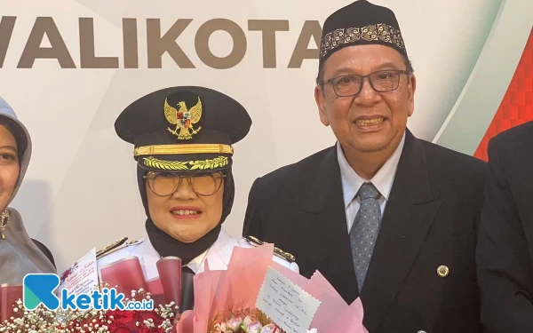 Foto (Kiri) PJ Bupati Lumajang Indah Wahyuni dan Suami. (Foto: Shinta Miranda/Ketik.co.id)