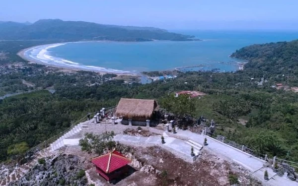 Foto Potret Destinasi Wisata Sentono Gentong. (Foto: Prokopim Pacitan)