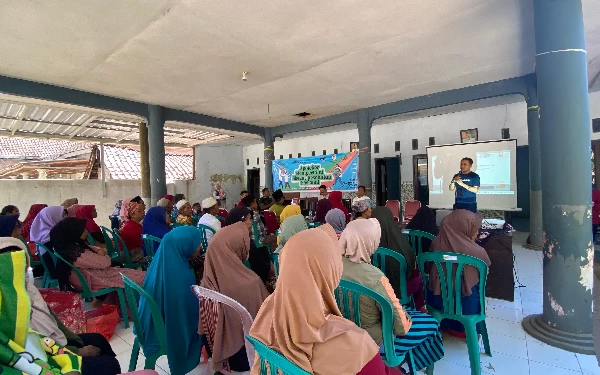 Foto Ikatan Apoteker Bondowoso memberikan edukasi kesehatan kepada masyarakat.