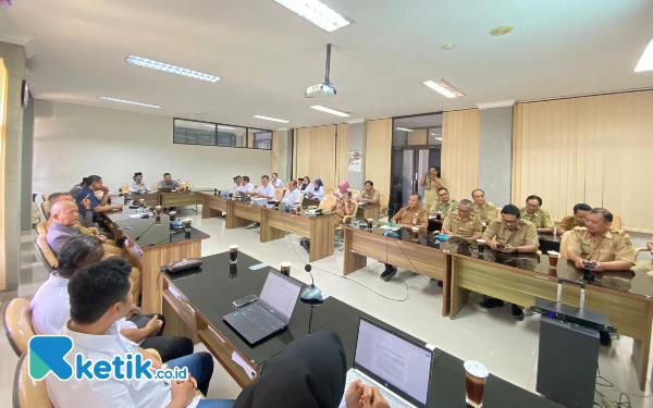 Thumbnail Hearing Komisi III DPRD Kabupaten Blitar, Gapensi Tuntut Keterbukaan Informasi