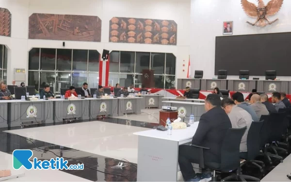 Foto Anggota DPRD dan Forkopimda yang mengikuti Rapat paripurna (foto Humas Pemkab Kaimana)