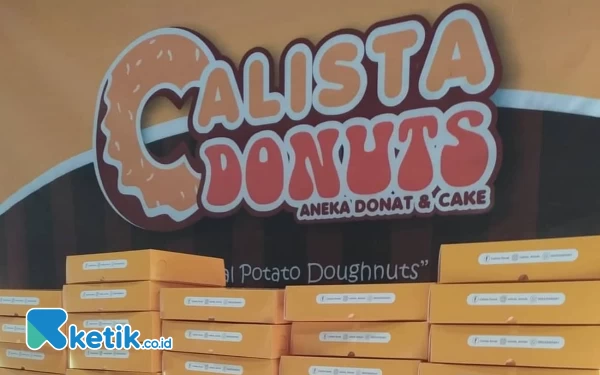 Foto Rupa packaging Calista Donuts khas Pacitan. (Foto: Al Ahmadi/Ketik.co.id)