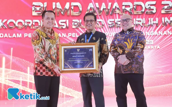 Thumbnail Berita - Bupati Bandung Raih BUMD Awards Kemendagri
