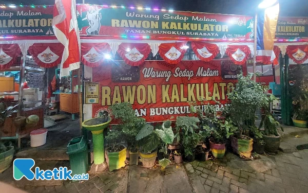 Foto Foto warung nasi Rawon Kalkulator di Taman Bungkul, Surabaya. (Foto: dok web kuliner)