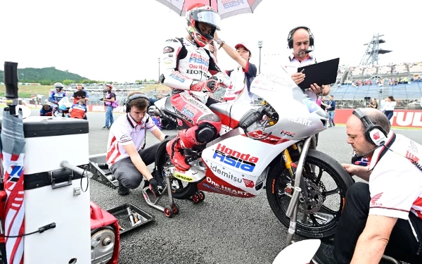 Foto Mario Aji sebelum turun di GP Jepang (1/10/2023). (Foto: Honda Team Asia)