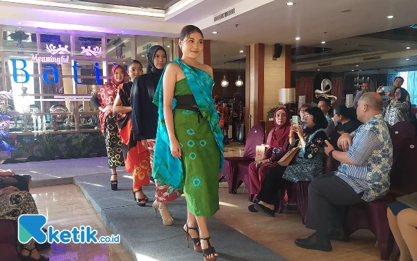 Keren! Wyndham Hotel Surabaya Beri Panggung Anak-Anak Spesial Adu Catwalk di Hari Batik