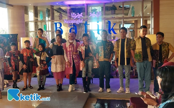 Foto Puluhan anak ABK memperlihatkan keboleham mereka di atas runway. (Foto: Husni Habib/Ketik.co.id)