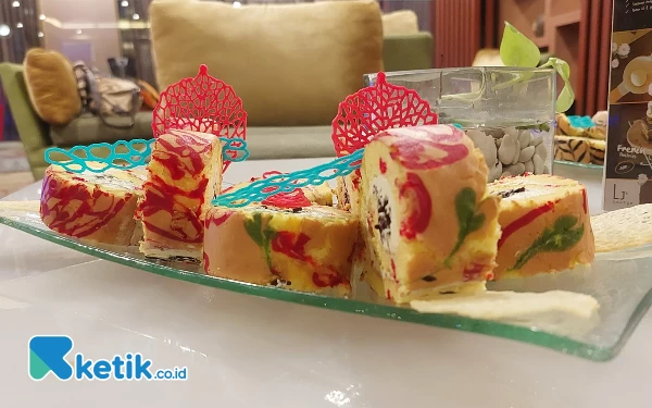 Foto Cake dengan motif batik Sidomukti yang memiliki filosofi pengharapan dan doa. (Foto: Husni Habib/Ketik.co.id)