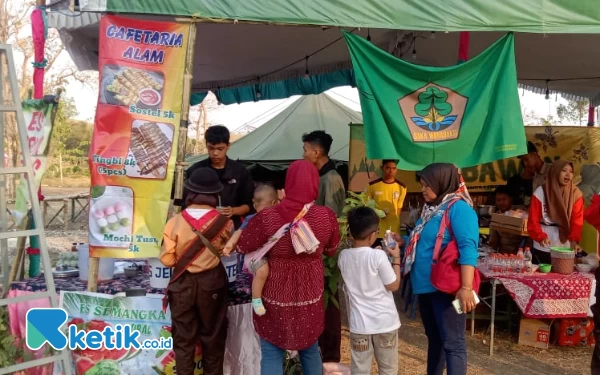 Foto Cafe Rimbawan di anjungan Saka Wanabakti selalu ramai pengunjung.  (foto: Sutejo Rc/ketik.co.id)