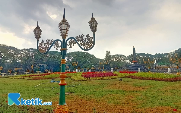 Usung Konsep Heritage, Lampu Hias Alun-Alun Tugu Kota Malang Jadi Sorotan