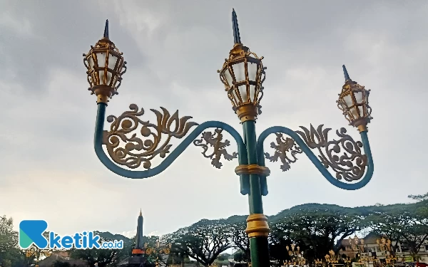 Tak Seperti Biasanya Warna Ikonik Malang, Lampu Hias Tugu Dominan Hijau, Ada Apa?