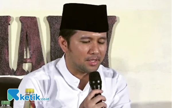 Foto Wakil Gubernur Provinsi Jawa Timur Emil Dardak menghadiri kegiatan tersebut dan memberikan sambutan dalam rangka peringatan Maulid Nabi Muhammad SAW di Pesantren Al Azhar Tulungagung.