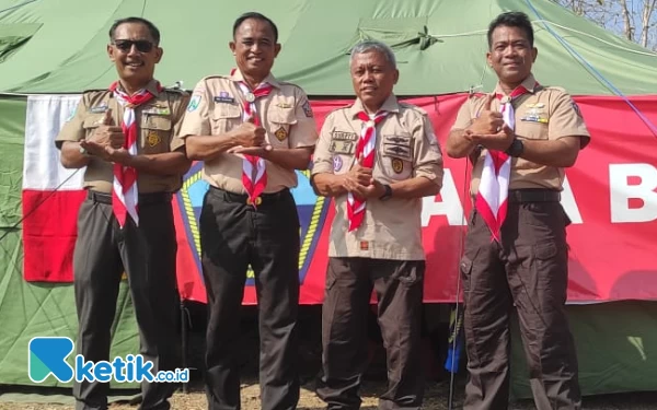 Foto Kak Syafi'i (dua dari kanan)   bersama team dari Babinpotmar Lantamal V Kakak Sudikan, Kakak Ambar Nur Cahyo dan Kakak Dwi Sujayadi. (foto: Sutejo Rc/ketik.co.id)