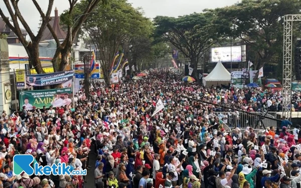 Foto Lautan manusia di Jalan Besar Ijen Kota Malang saat Jalan Sehat bareng AMIN. (Foto: Dok. Ketik.co.id)