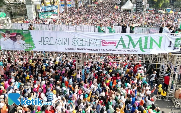 Foto Peserta jalan sehat bareng AMIN di Jalan Besar Ijen Kota Malang. (Foto: Dok. Ketik.co.id)