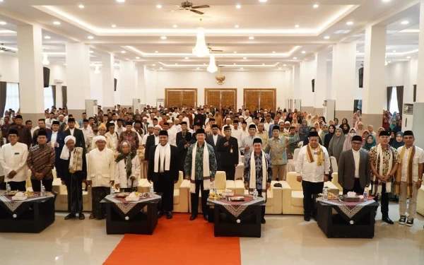 Foto Anis Matta saat memaparkan Peran Strategis Pesantren dalam Menjaga Kedaulatan NKRI di Auditorium KH Muhammad Ma'shum. (Foto: Humas Gelora)