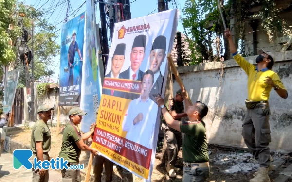 Belum Masuk Masa Kampanye, Satpol PP Kota Malang Pastikan Copot Reklame Bacaleg