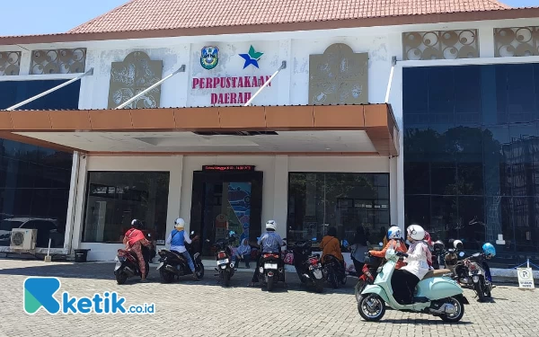 Foto Potret dari depan Perpustakaan Daerah Pacitan. (Foto: Al Ahmadi/Ketik.co.id)