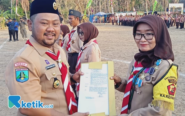 22 Pramuka Gresik Dapat Penganugerahan Tanda Penghargaan Lencana Pancawarsa dari Kwarda Jatim