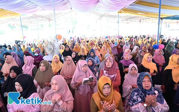 Foto 1000 jemaah yang menghadiri Maulid Nabi Muhammad SAW yang digelar Fanny Fatwati Putri.