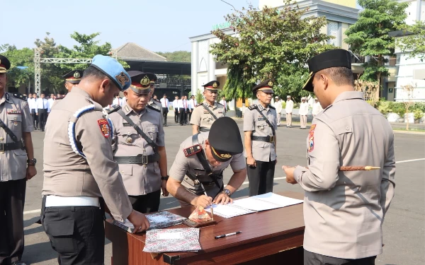 Foto Kapolres Tuban AKBP Suryono saat pimpin Sertijab di Mapolres  (16/10/2023)(Foto Ahmad Istihar/Ketik.co.id)