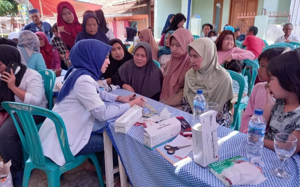 Foto Aksi kemanusiaan dr. Herni (mohon sisipkan di tengah)