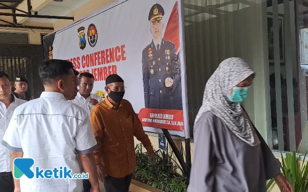 Thumbnail 3 Tersangka Korupsi Kredit Fiktif Senilai Rp10,9 Miliar di Jember Diringkus