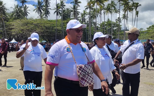 Foto Pj Gubernur Papua Barat Daya, Muhammad Musa'ad bersama Forkopimda usai pembukaan Festival. (Foto: Abhie/Ketik.co.id)