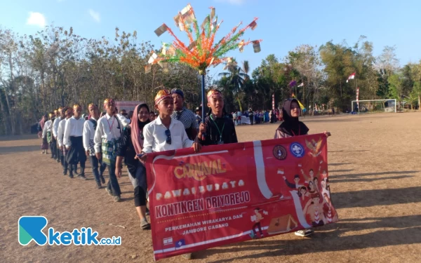 Foto Penampilan Kontingen Driyorejo dari Gugus Depan SMP Excellent dalam karnaval Jambore Cabang Gresik. (foto: Sutejo Rc/ketik.co.id)