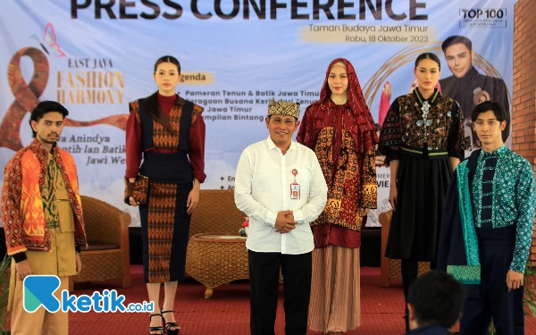 Thumbnail Berita - Disbudpar Jatim Angkat Pesona Batik dan Tenun di East Java Fashion Harmony