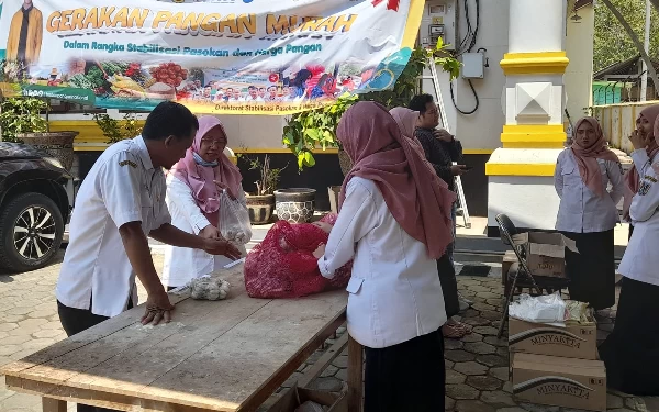 Foto Suasana Gerakan pangan murah dengan Bulog nampak seragam ASN (19/10/2023)(Foto Istimewa/Ketik.co.id)