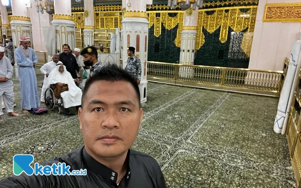 Foto Jurnalis Ketik.co.id, Kiagus Firdaus, berkesempatan langsung berada di Raudah menunaikan shalat maghrib dan berdoa, zikir di lokasi. (Foto: Kiagus Firdaus/Ketik.co.id)