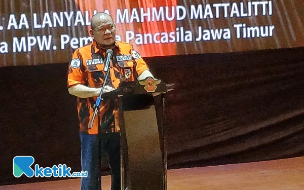 Foto Ketua Majelis Pimpinan Wilayah (MPW) Pemuda Pancasila (PP) Jawa Timur, AA LaNyalla Mahmud Mattalitti saat memberikan sambutan di Muscab MPC PP Surabaya, Sabtu (21/10/2023). (Foto : M.Khaesar/Ketik.co.id)