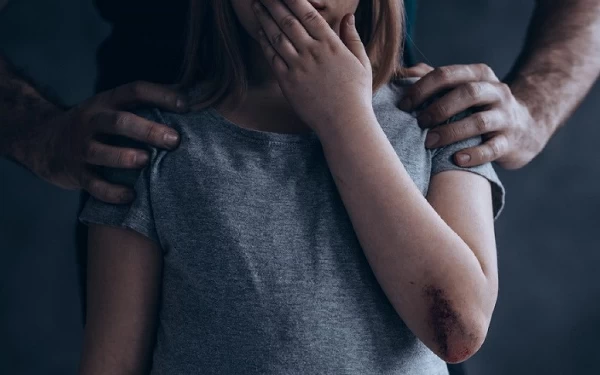 Thumbnail Berita - Miris! Siswi SMP di Wonogiri Diperkosa Ayah Tiri Sejak SD