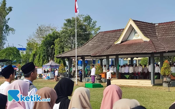 Foto Bupati Pacitan saat memberikan amanat apel. (Foto: Al Ahmadi/Ketik.co.id)