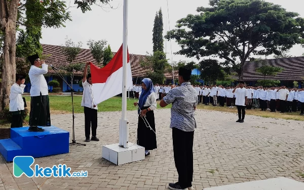 Foto SMKN 2 Tulungagung dalam rangka memperingati Hari Santri Nasional 2023. (Foto : Sugeng/ketik.co.id)